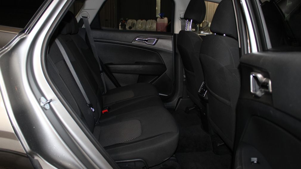 Kia Sportage LX 2023 d&rsquo;occasion à vendre - 9