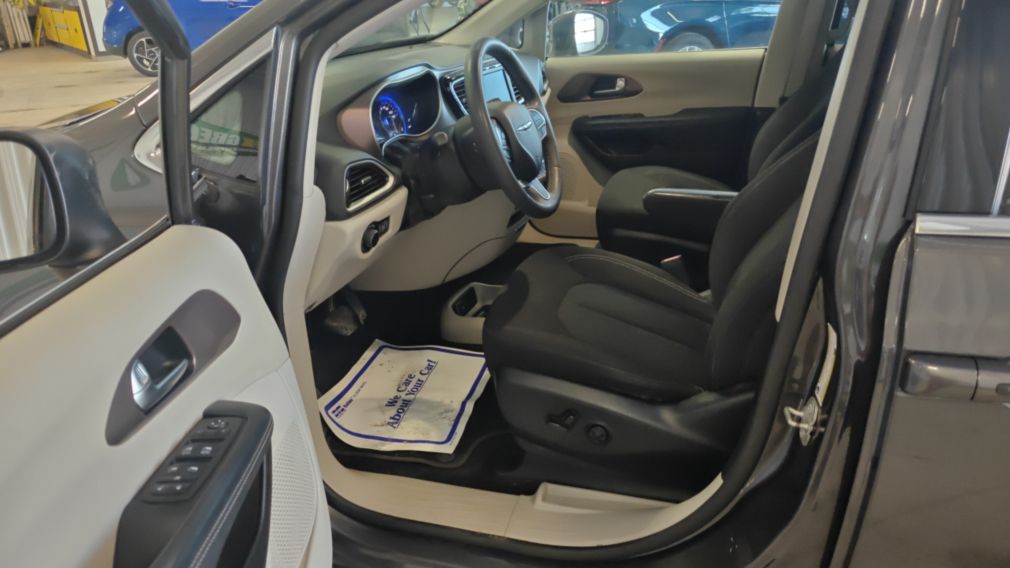 Chrysler Grand Caravan SXT 2023 d&rsquo;occasion à vendre - 9