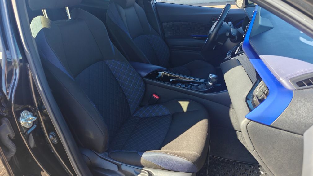 Toyota C-HR XLE Premium 2020 d&rsquo;occasion à vendre - 16