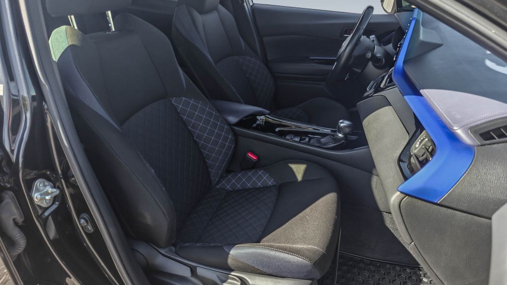 Toyota C-HR XLE Premium 2020 d&rsquo;occasion à vendre - 16