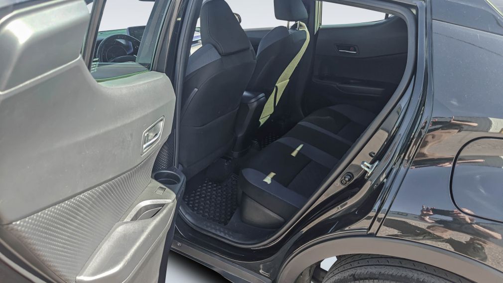 Toyota C-HR XLE Premium 2020 d&rsquo;occasion à vendre - 17