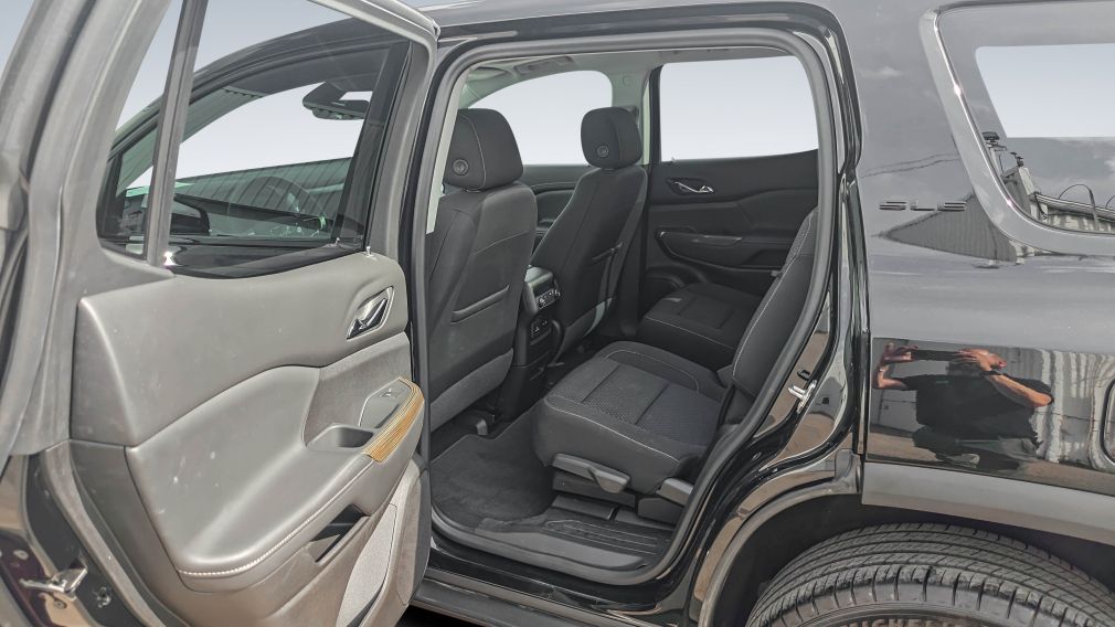 GMC Acadia SLE 2023 d&rsquo;occasion à vendre - 17
