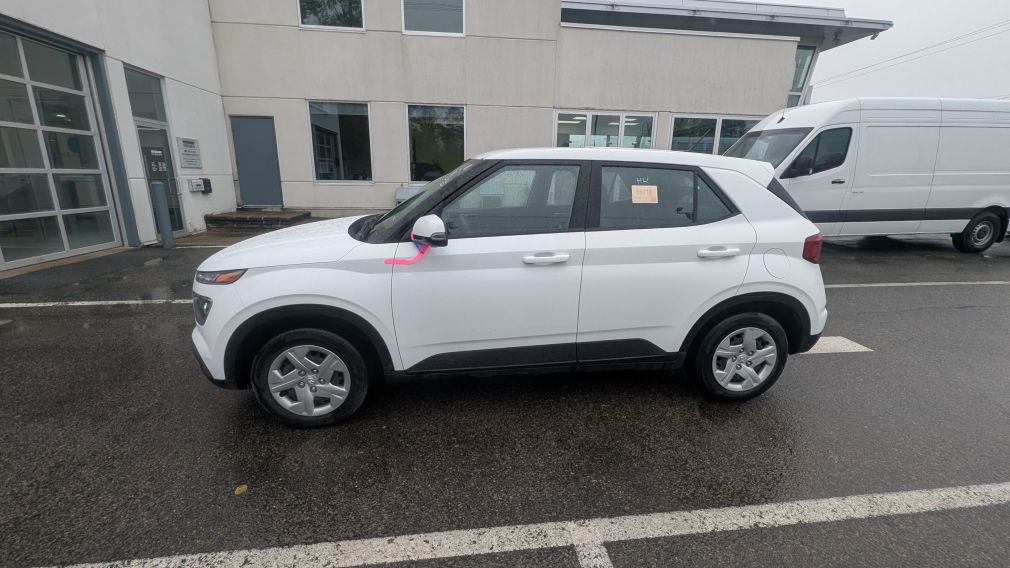Hyundai Venue Essential 2023 d&rsquo;occasion à vendre - 4