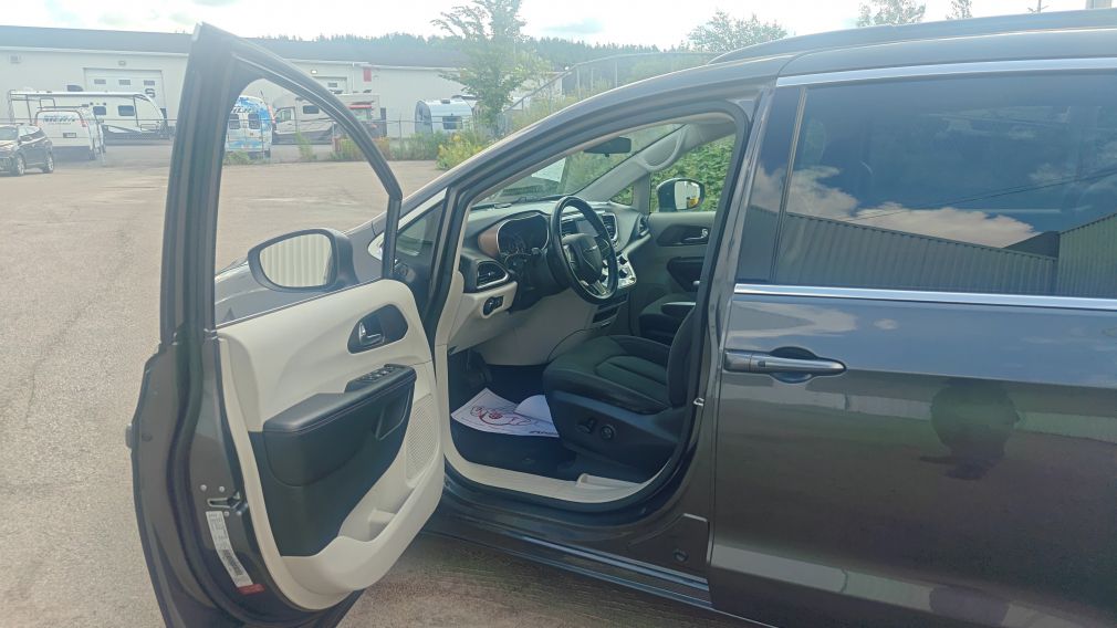Chrysler Pacifica Touring 2019 d&rsquo;occasion à vendre - 9