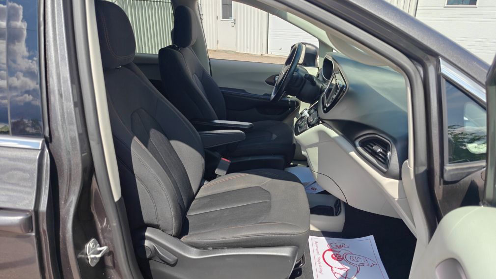Chrysler Pacifica Touring 2019 d&rsquo;occasion à vendre - 16
