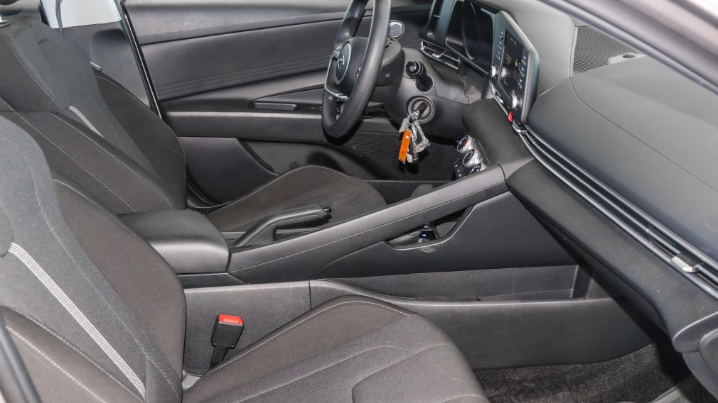 Hyundai Elantra Essential 2023 d&rsquo;occasion à vendre - 11