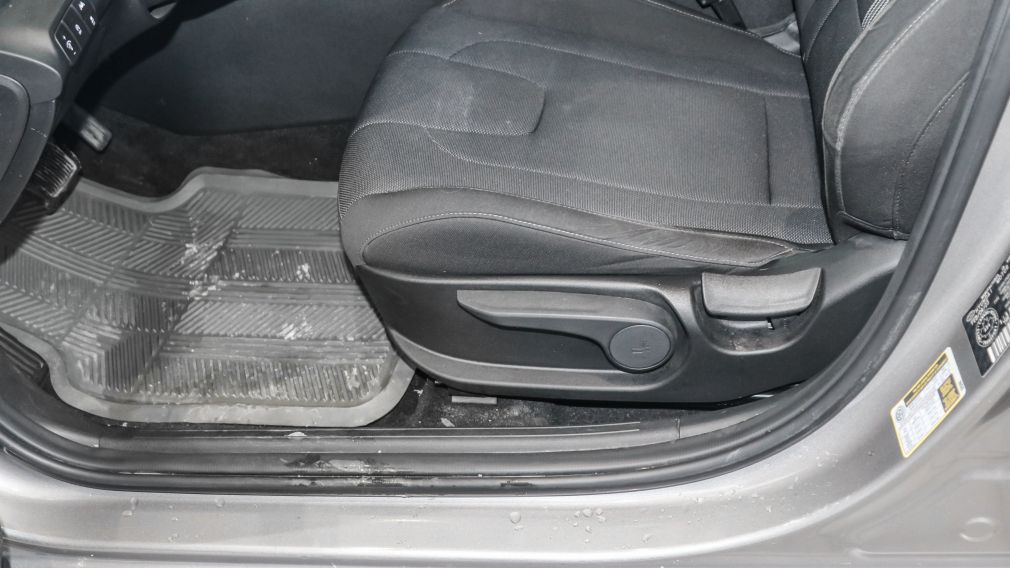 Hyundai Elantra Essential 2023 d&rsquo;occasion à vendre - 13