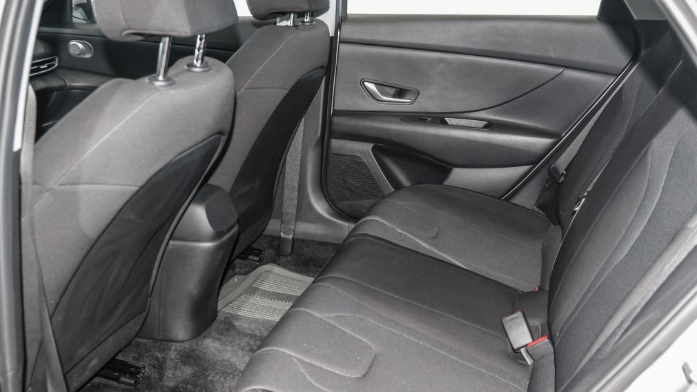 Hyundai Elantra Essential 2023 d&rsquo;occasion à vendre - 27