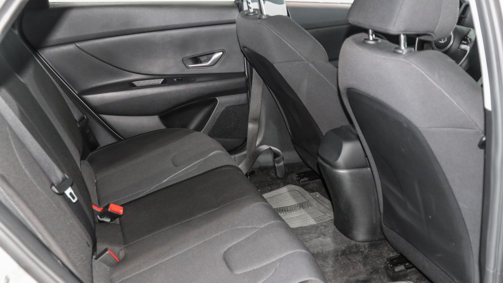 Hyundai Elantra Essential 2023 d&rsquo;occasion à vendre - 28