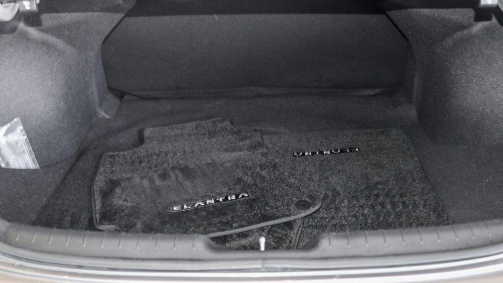 Hyundai Elantra Essential 2023 d&rsquo;occasion à vendre - 29