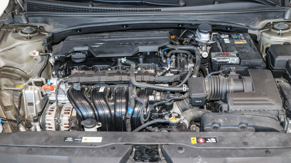 Hyundai Elantra Essential 2023 d&rsquo;occasion à vendre - 31