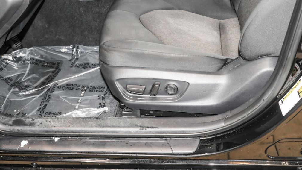 Toyota Camry Hybrid LE 2023 d&rsquo;occasion à vendre - 19