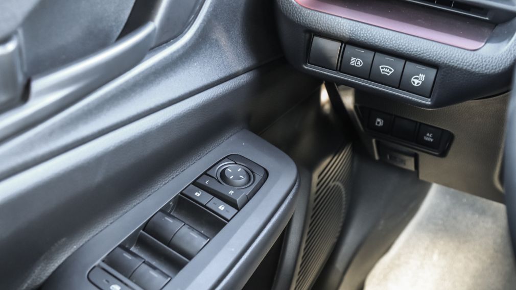 Toyota Prius SE 2025 d&rsquo;occasion à vendre - 11