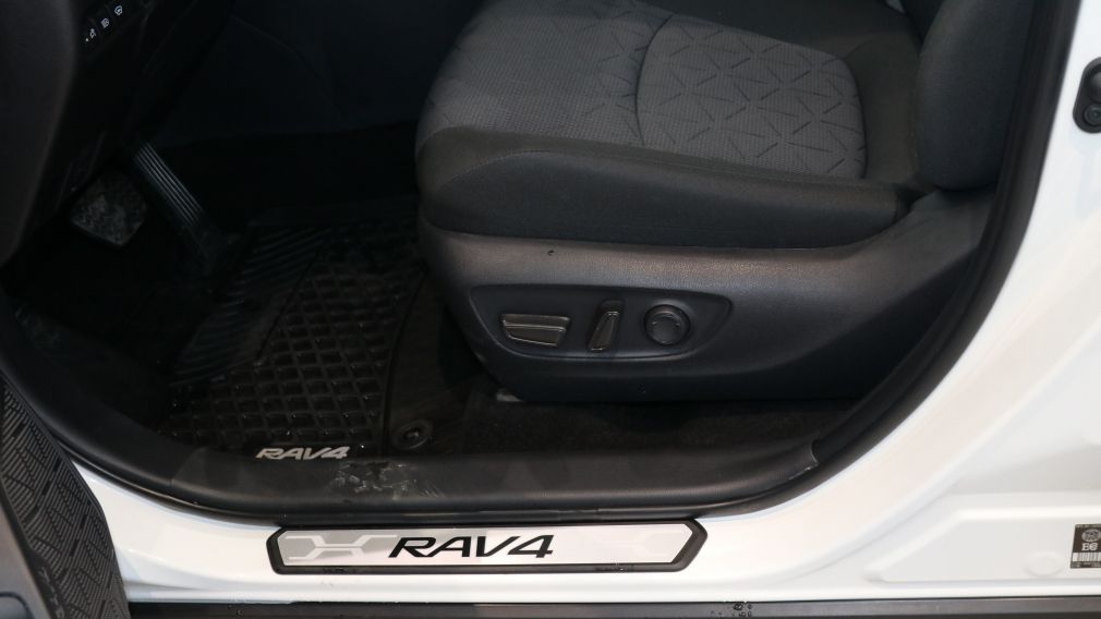 Toyota Rav 4 XLE 2025 d&rsquo;occasion à vendre - 13