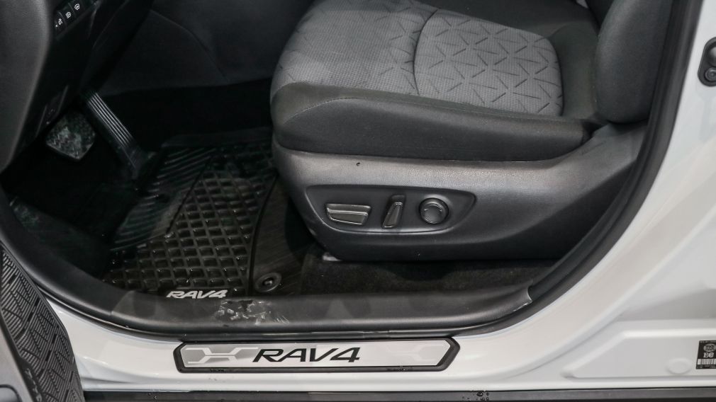 Toyota Rav 4 XLE 2025 d&rsquo;occasion à vendre - 13