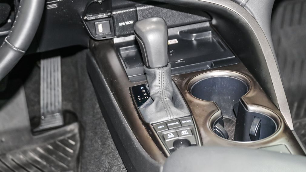 Toyota Camry Hybrid SE 2024 d&rsquo;occasion à vendre - 27