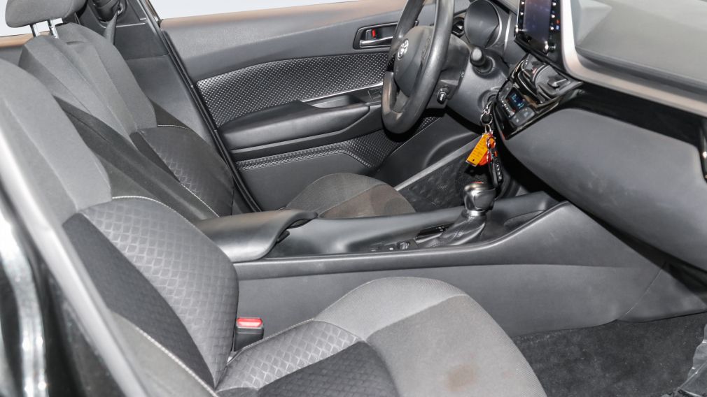 Toyota C-HR LE 2021 d&rsquo;occasion à vendre - 11