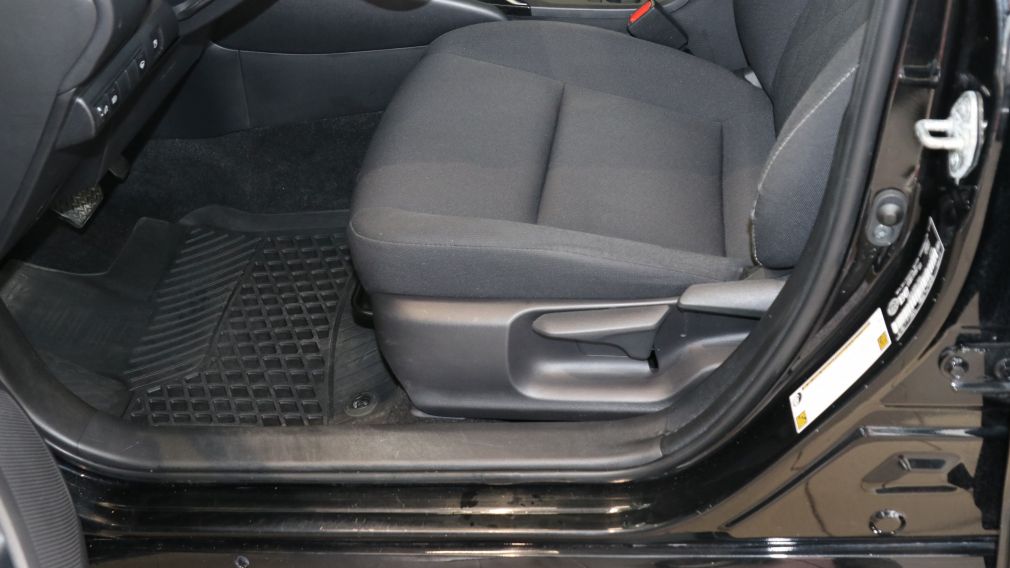 Toyota Corolla Hybrid LE 2023 d&rsquo;occasion à vendre - 13