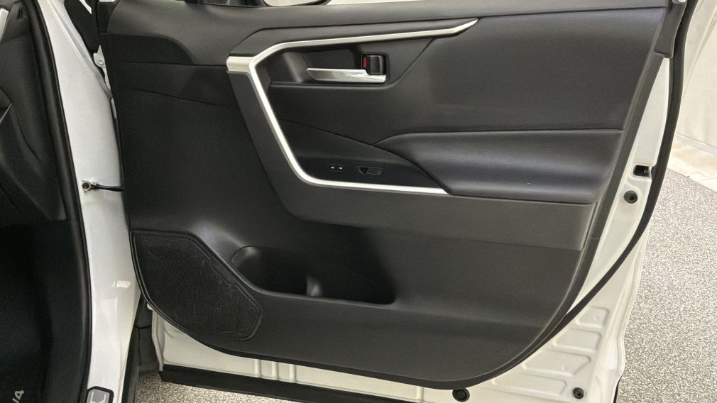 Toyota Rav 4 XLE 2021 d&rsquo;occasion à vendre - 31