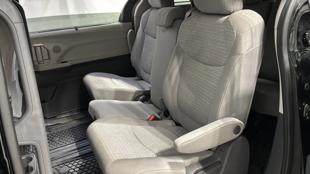 Toyota Sienna LE 2021 d&rsquo;occasion à vendre - 24