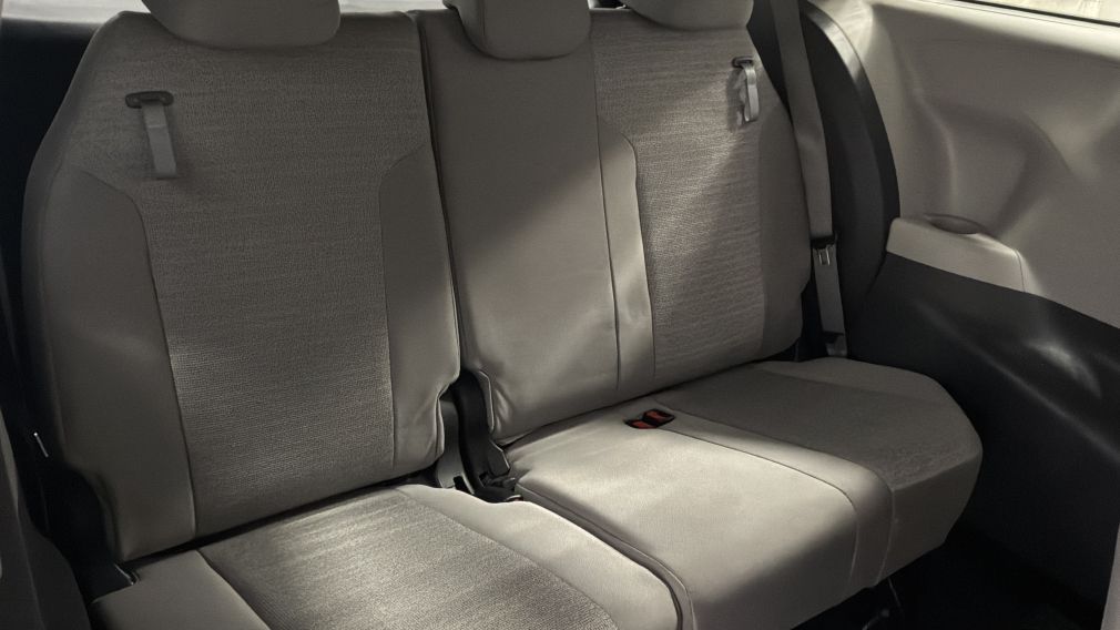 Toyota Sienna LE 2021 d&rsquo;occasion à vendre - 25