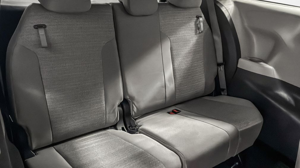 Toyota Sienna LE 2021 d&rsquo;occasion à vendre - 25