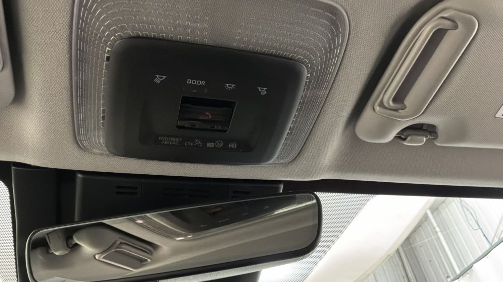 Toyota Prius XSE 2023 d&rsquo;occasion à vendre - 19