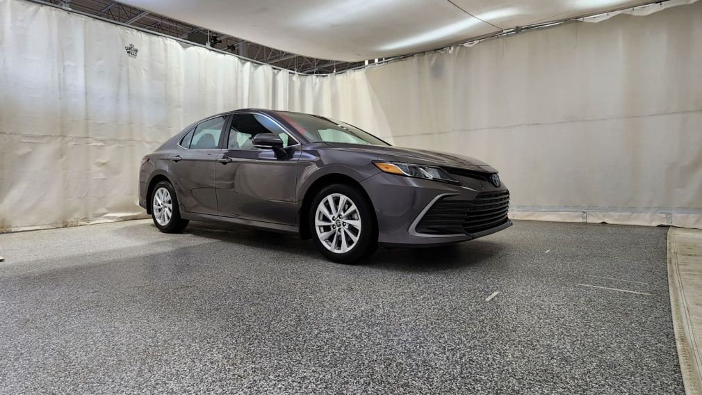 Toyota Camry Hybrid LE 2023 d&rsquo;occasion à vendre - 1