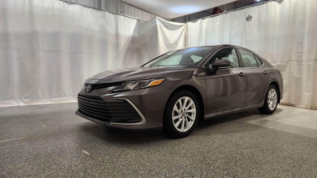 Toyota Camry Hybrid LE 2023 d&rsquo;occasion à vendre - 3