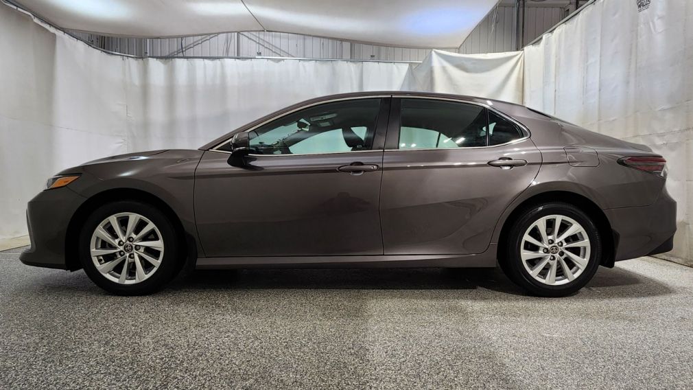Toyota Camry Hybrid LE 2023 d&rsquo;occasion à vendre - 4