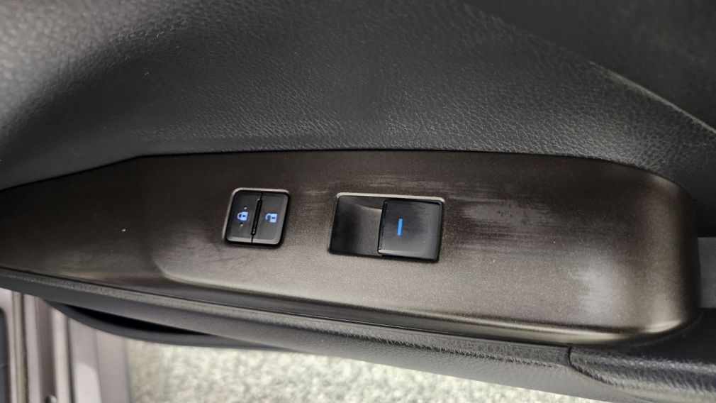 Toyota Camry Hybrid LE 2023 d&rsquo;occasion à vendre - 28