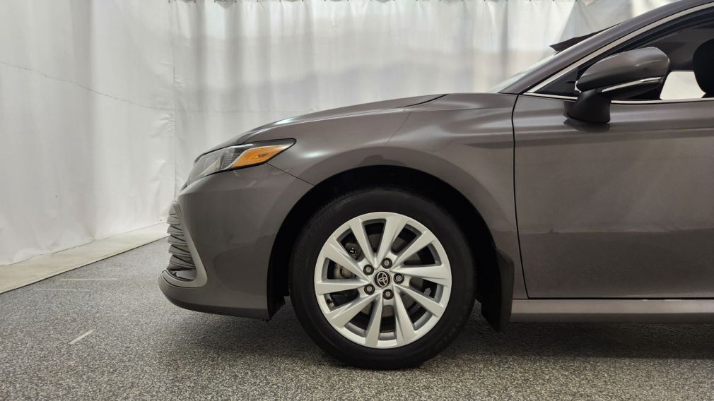 Toyota Camry Hybrid LE 2023 d&rsquo;occasion à vendre - 9