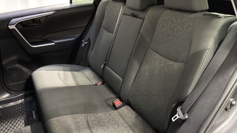 Toyota Rav 4 LE 2021 d&rsquo;occasion à vendre - 26