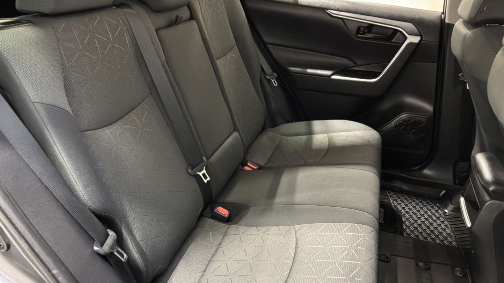 Toyota Rav 4 LE 2021 d&rsquo;occasion à vendre - 27