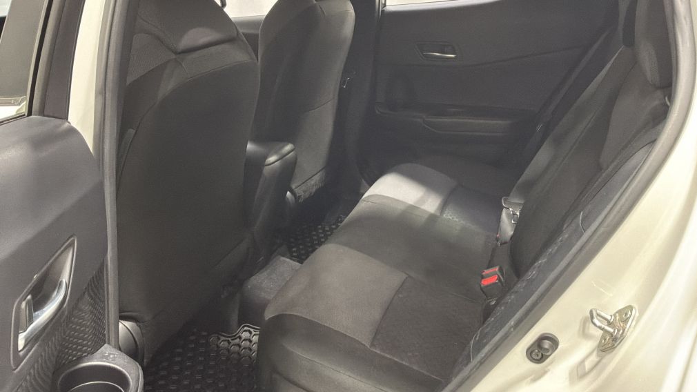 Toyota C-HR XLE Premium 2020 d&rsquo;occasion à vendre - 26