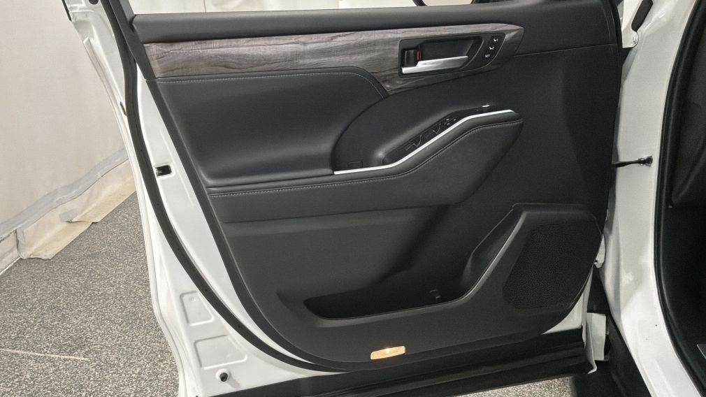 Toyota Highlander Hybrid Limited 2023 d&rsquo;occasion à vendre - 23