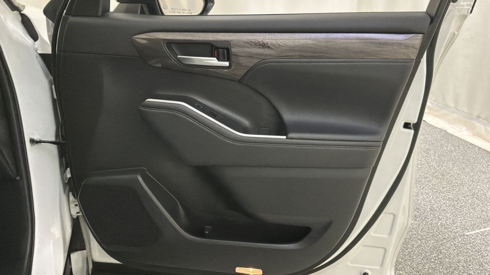 Toyota Highlander Hybrid Limited 2023 d&rsquo;occasion à vendre - 32