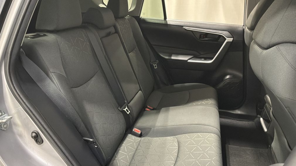 Toyota Rav 4 LE 2021 d&rsquo;occasion à vendre - 54
