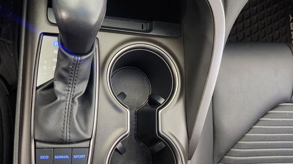 Toyota Camry Hybrid SE 2022 d&rsquo;occasion à vendre - 15