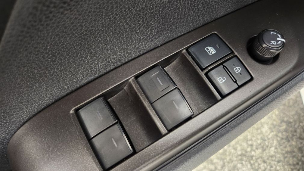 Toyota Camry Hybrid SE 2022 d&rsquo;occasion à vendre - 26