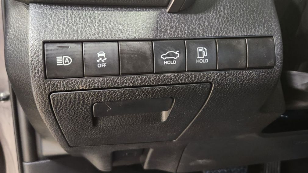 Toyota Camry Hybrid LE 2021 d&rsquo;occasion à vendre - 16