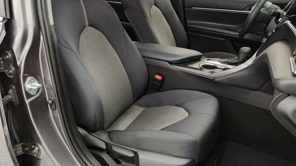 Toyota Camry Hybrid LE 2021 d&rsquo;occasion à vendre - 25