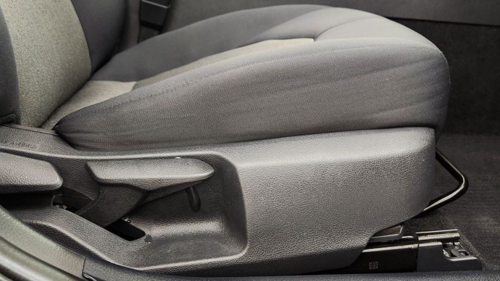 Toyota Camry Hybrid LE 2021 d&rsquo;occasion à vendre - 26