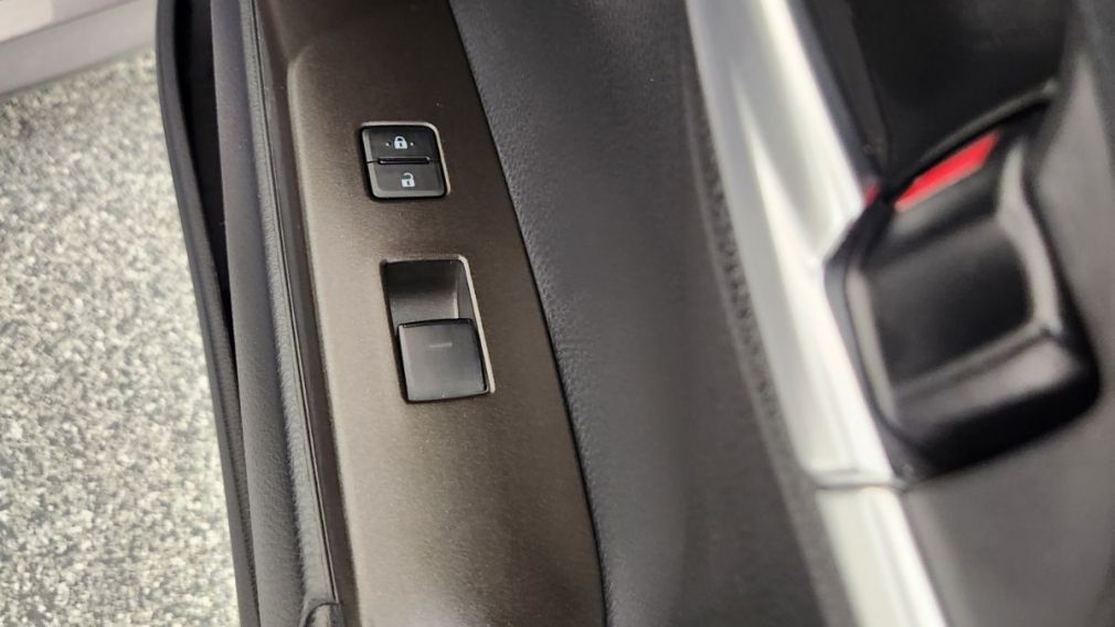 Toyota Camry Hybrid LE 2021 d&rsquo;occasion à vendre - 27