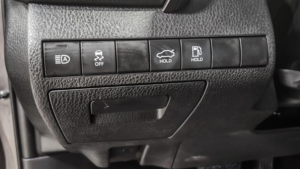 Toyota Camry Hybrid LE 2021 d&rsquo;occasion à vendre - 16
