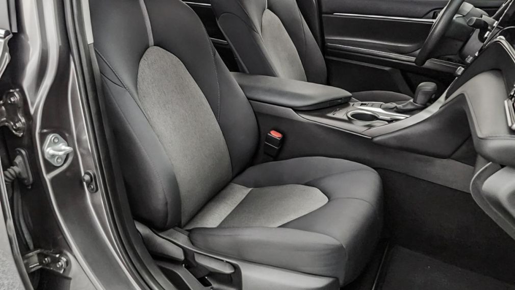 Toyota Camry Hybrid LE 2021 d&rsquo;occasion à vendre - 25