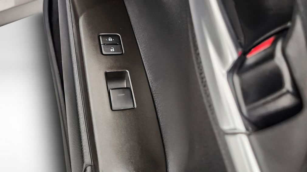 Toyota Camry Hybrid LE 2021 d&rsquo;occasion à vendre - 27