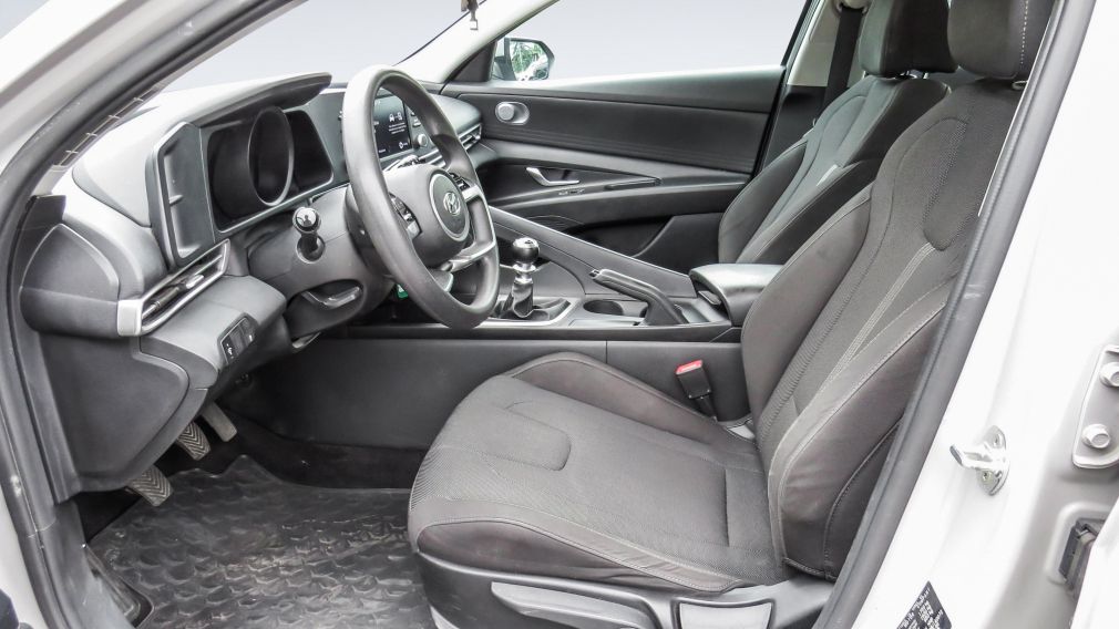 Hyundai Elantra Essential 2021 d&rsquo;occasion à vendre - 9