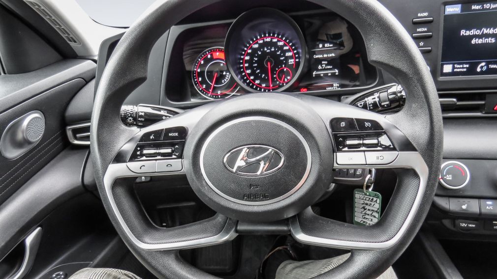 Hyundai Elantra Essential 2021 d&rsquo;occasion à vendre - 11