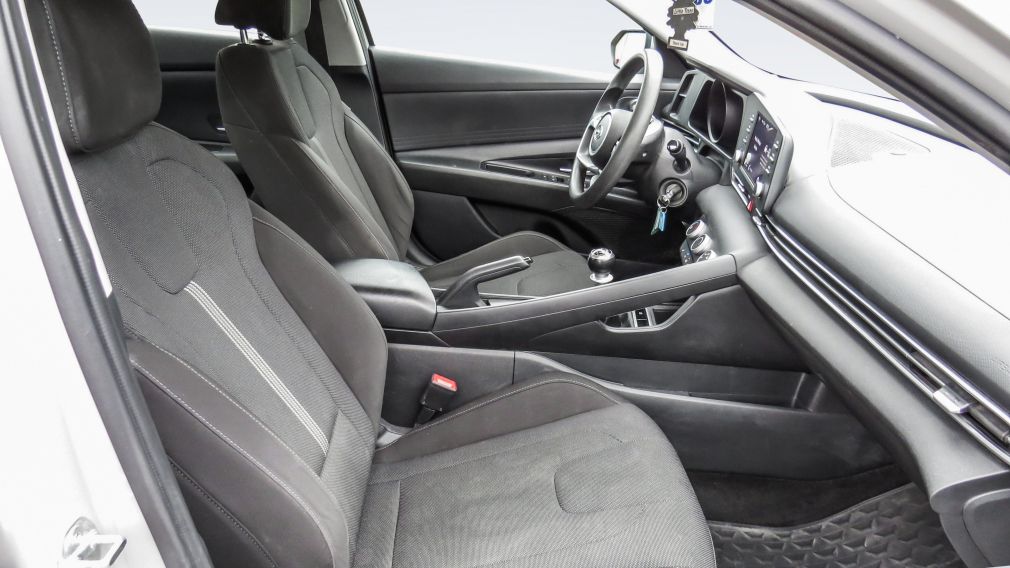 Hyundai Elantra Essential 2021 d&rsquo;occasion à vendre - 21
